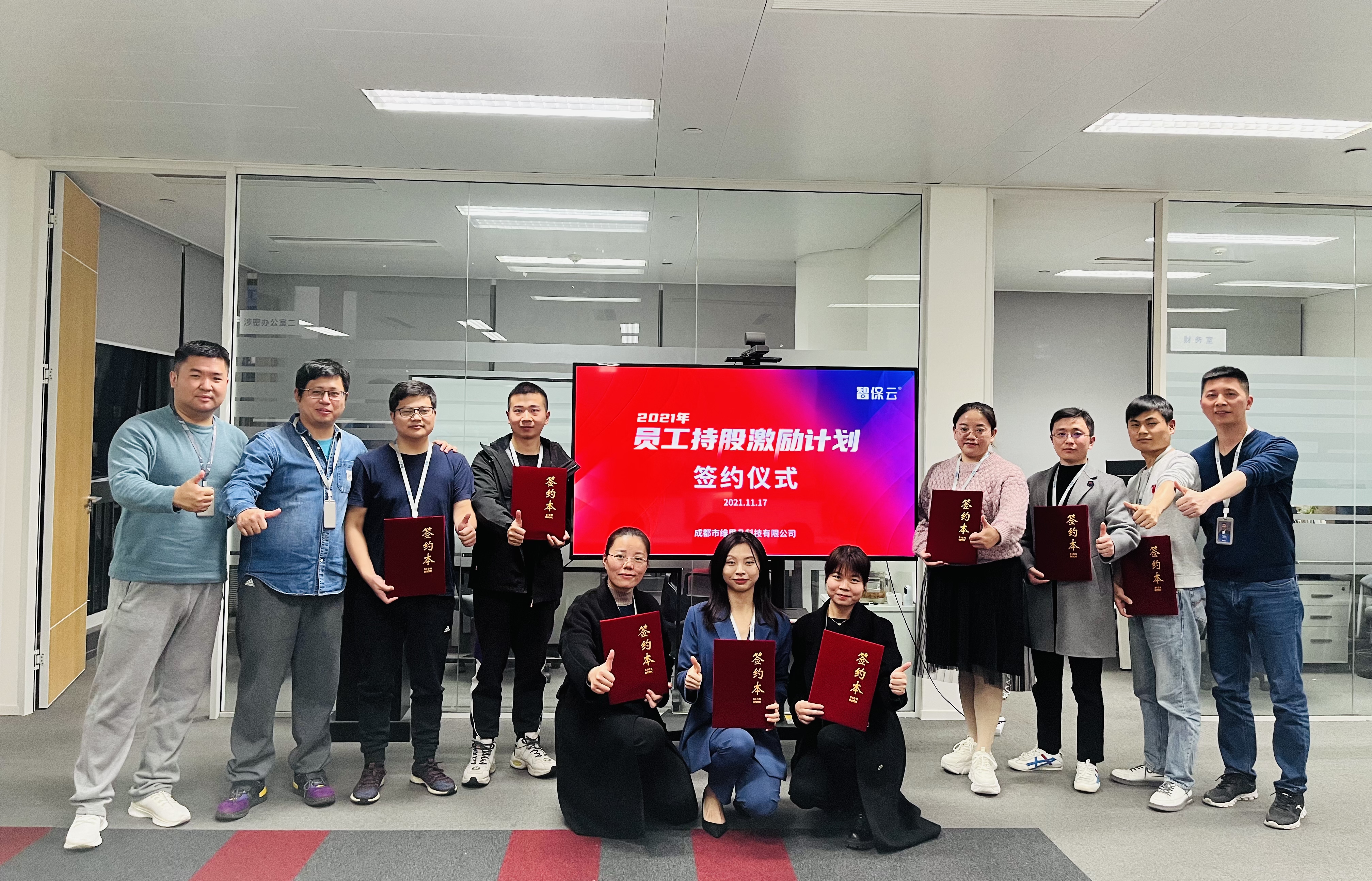 大合照—比大拇指.jpg